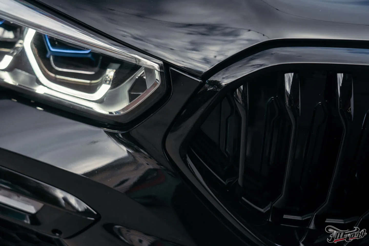 Ремонт и окрас двери, антихром и защита оптики полиуретаном для BMW X6